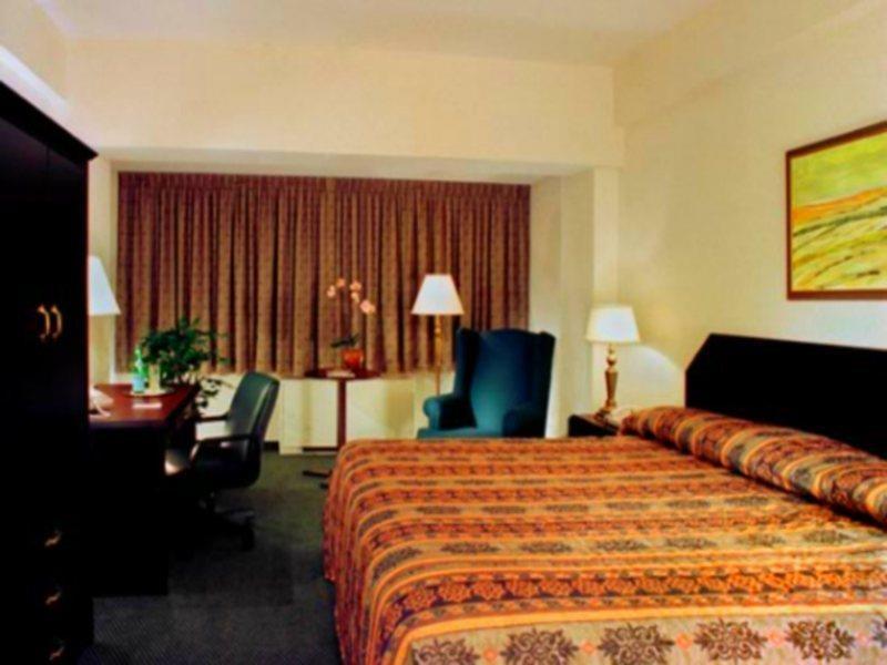 Armon Plaza Montreal Airpt, Trademark Collection By Wyndham Kamer foto